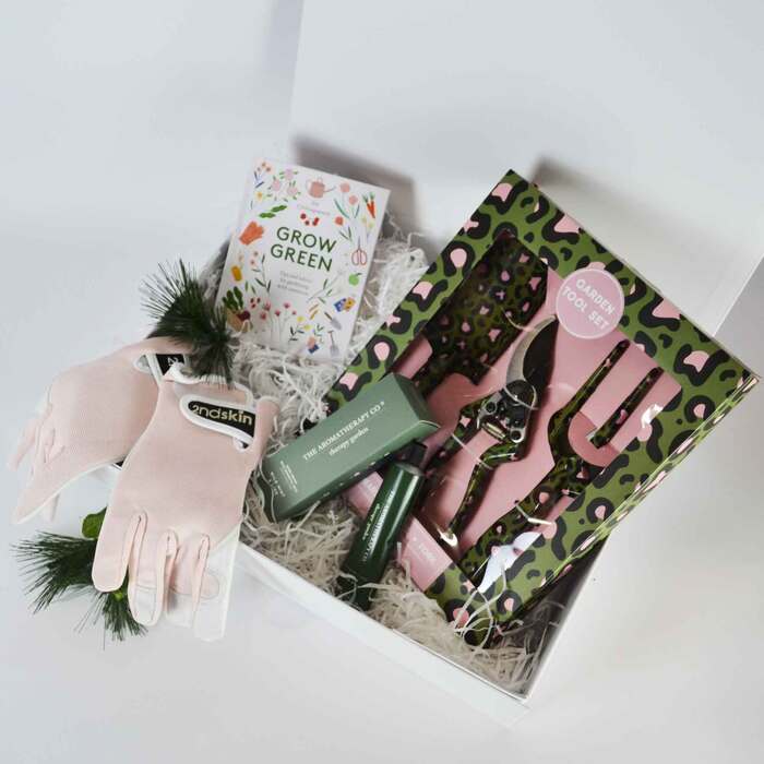 settlement gift hampers